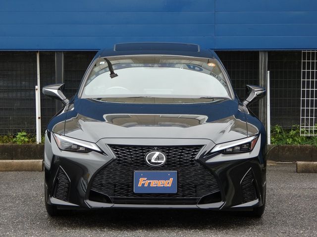 LEXUS IS300