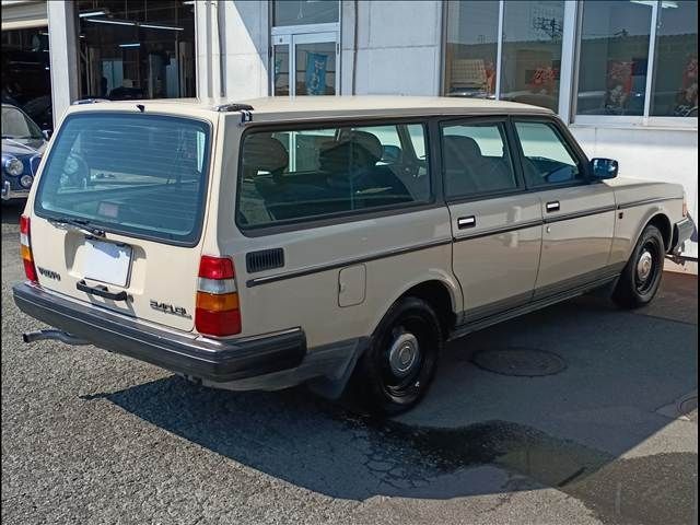 VOLVO 240 ESTATE