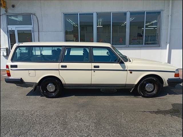 VOLVO 240 ESTATE