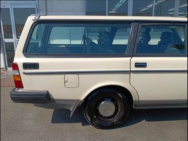 VOLVO 240 ESTATE