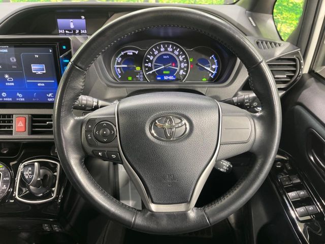 VOXY HYBRID