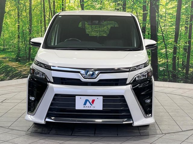 VOXY HYBRID