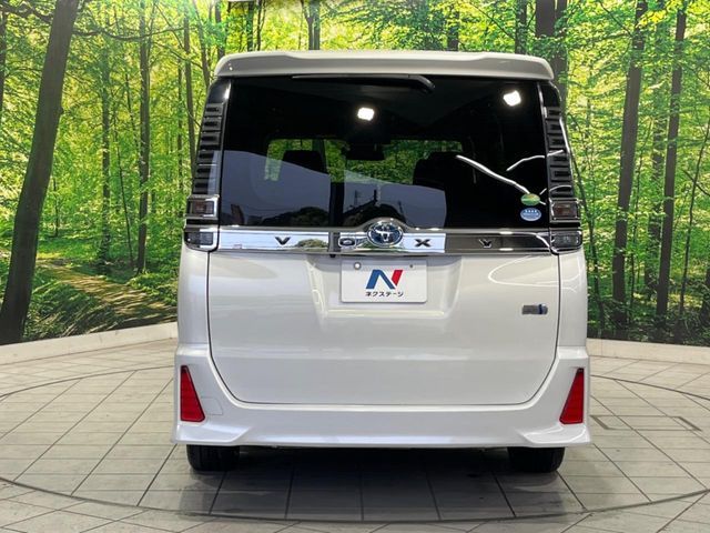 VOXY HYBRID