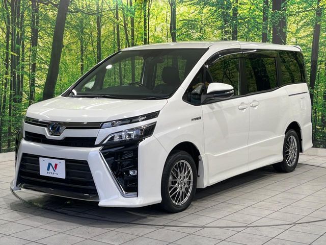 VOXY HYBRID