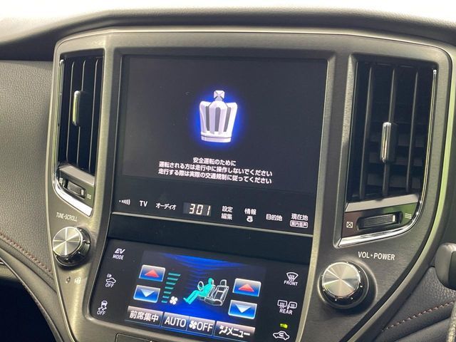 CROWN sedan hybrid