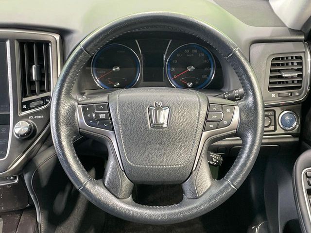 CROWN sedan hybrid