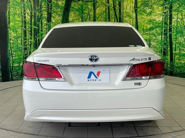 CROWN sedan hybrid