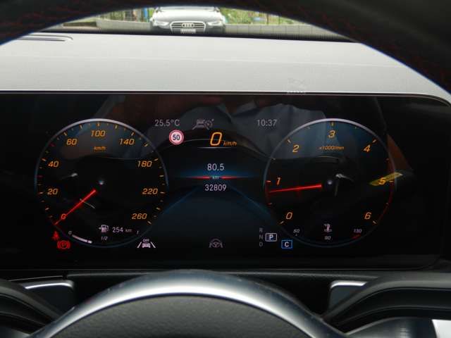 MERCEDES BENZ GLB
