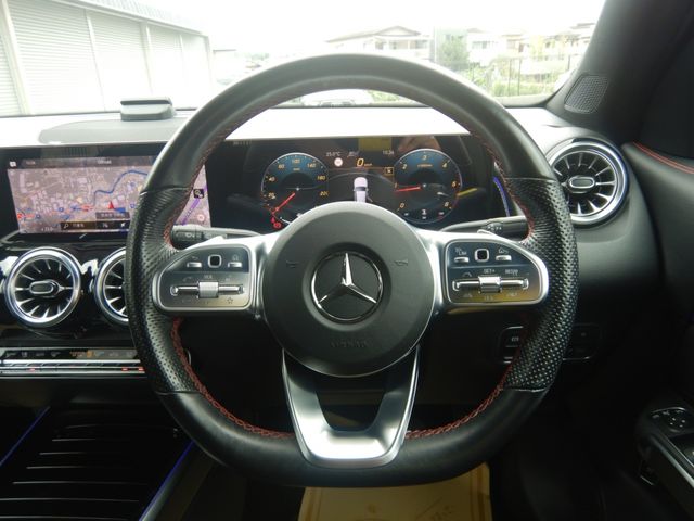MERCEDES BENZ GLB