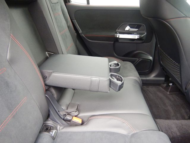 MERCEDES BENZ GLB
