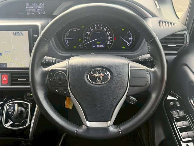 VOXY HYBRID