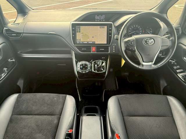 VOXY HYBRID