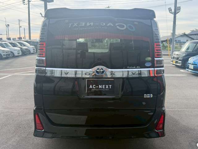 VOXY HYBRID