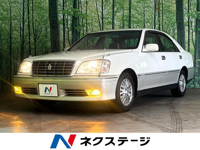 CROWN sedan
