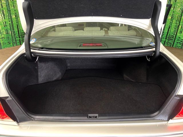 CROWN sedan