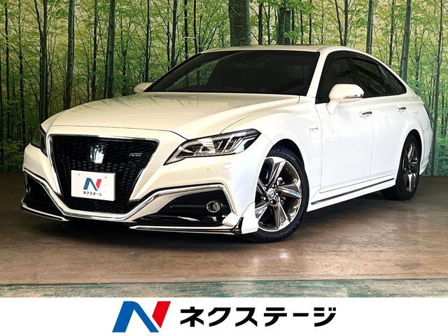 CROWN sedan hybrid