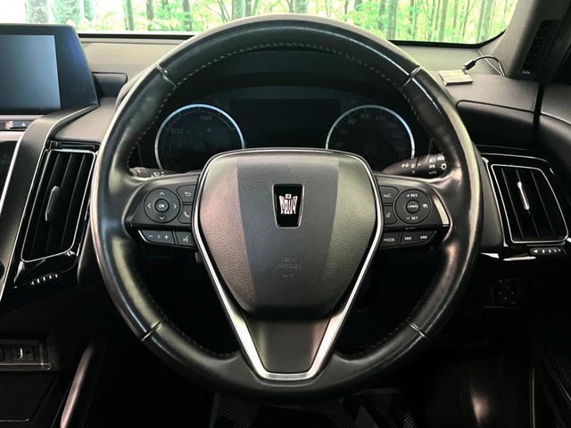 CROWN sedan hybrid