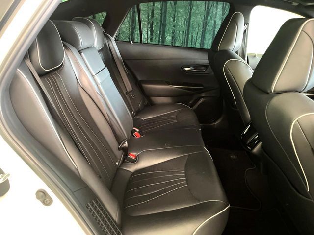 CROWN sedan hybrid