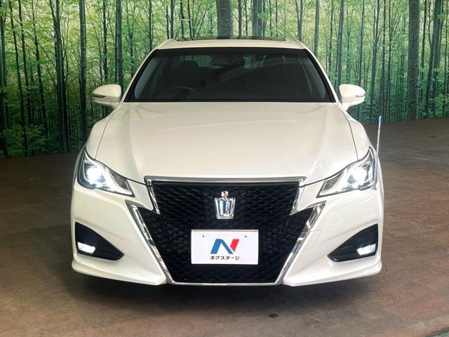 CROWN sedan hybrid