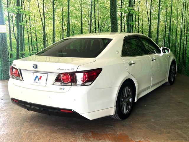 CROWN sedan hybrid
