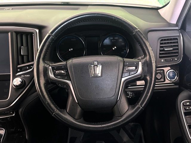 CROWN sedan hybrid