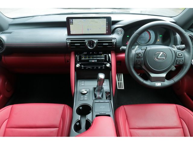 LEXUS IS300h