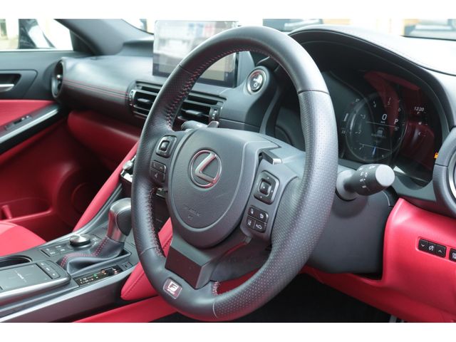 LEXUS IS300h