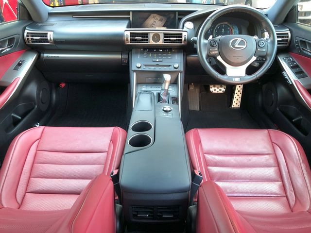 LEXUS IS200t
