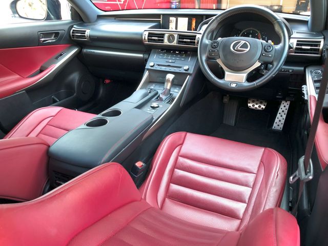 LEXUS IS200t
