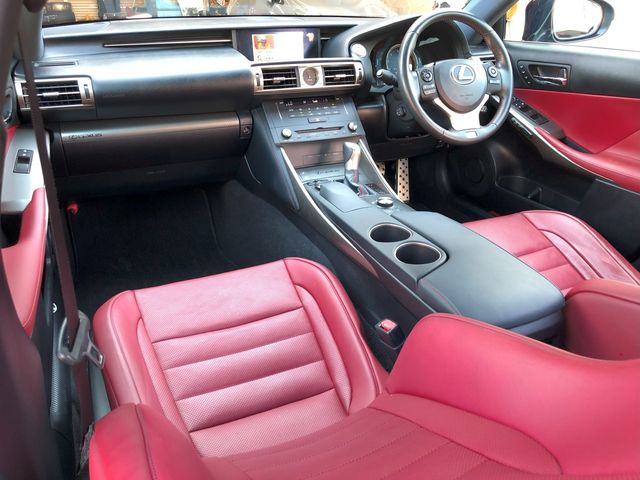 LEXUS IS200t