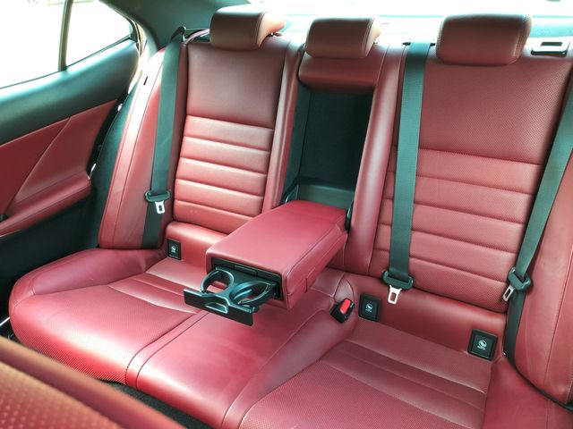 LEXUS IS200t