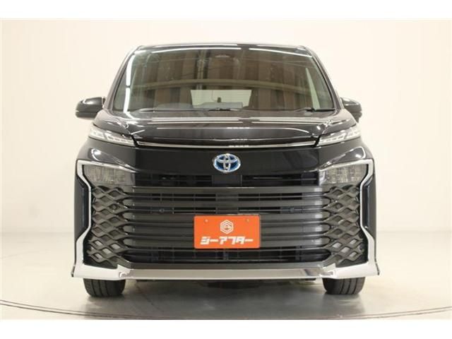 VOXY HYBRID 4WD