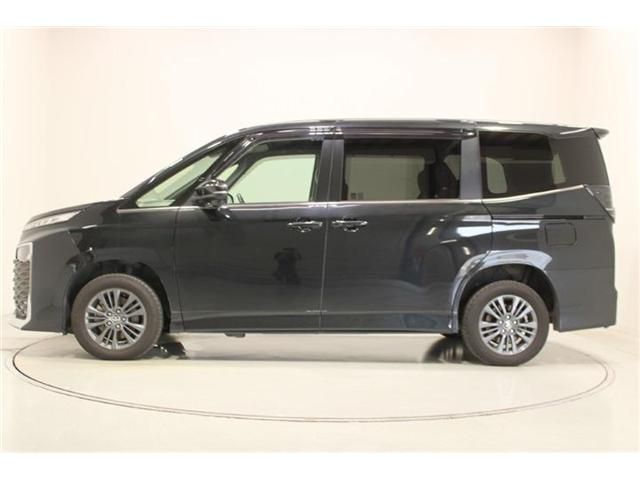 VOXY HYBRID 4WD