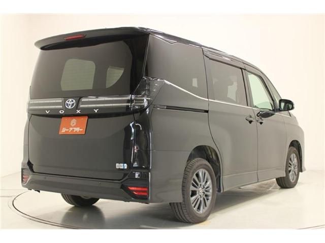 VOXY HYBRID 4WD
