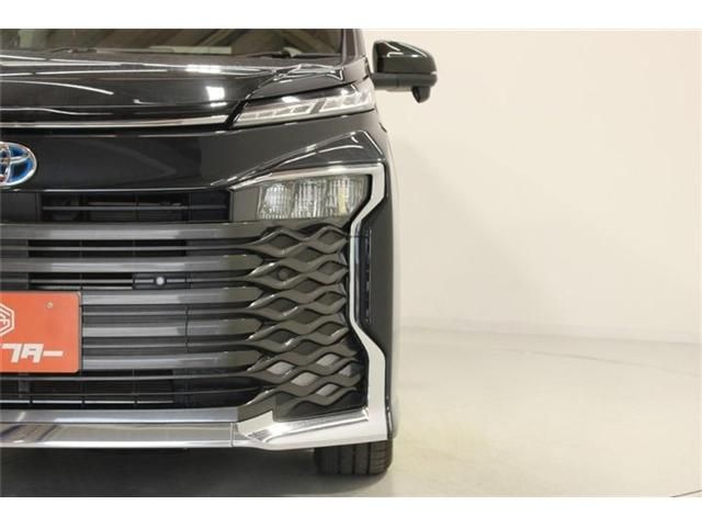 VOXY HYBRID 4WD