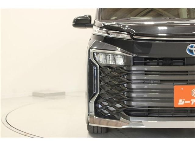 VOXY HYBRID 4WD