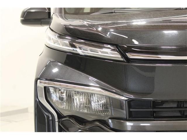 VOXY HYBRID 4WD