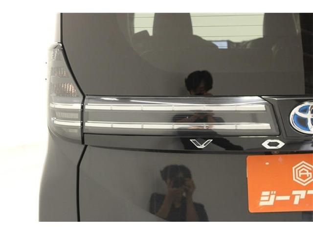 VOXY HYBRID 4WD