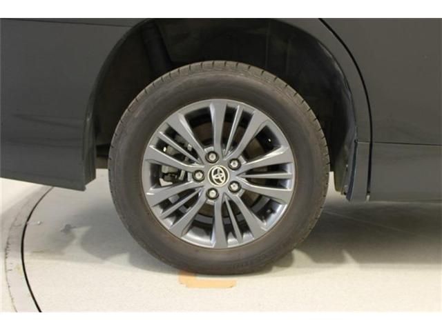VOXY HYBRID 4WD
