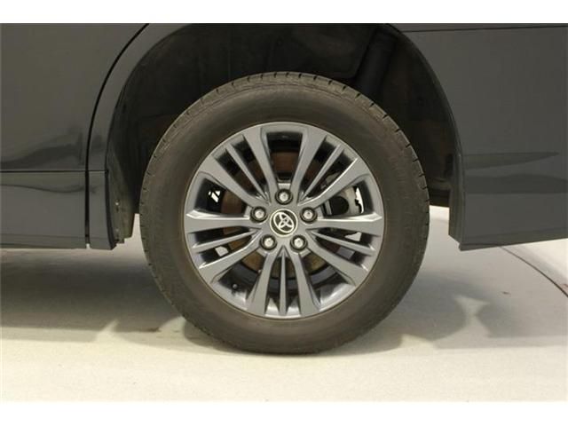 VOXY HYBRID 4WD