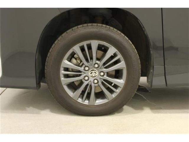 VOXY HYBRID 4WD