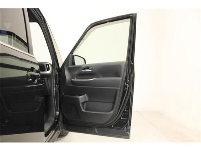 VOXY HYBRID 4WD