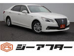 CROWN sedan hybrid