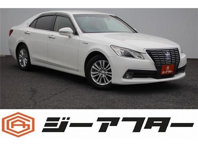 CROWN sedan hybrid