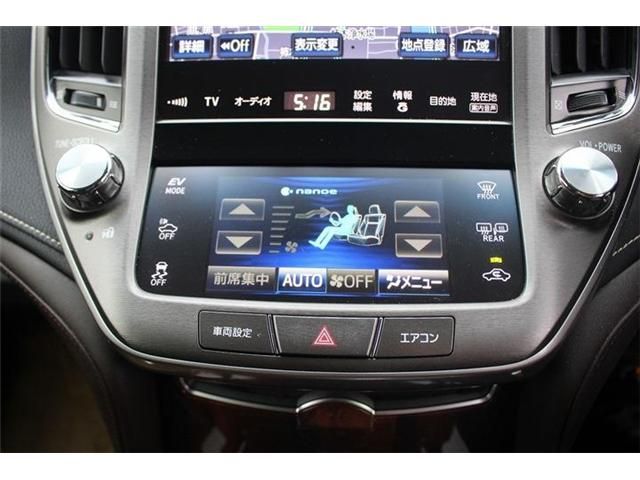 CROWN sedan hybrid