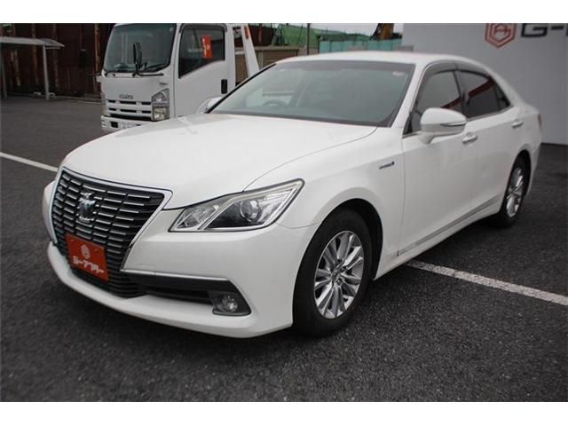 CROWN sedan hybrid