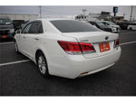 CROWN sedan hybrid