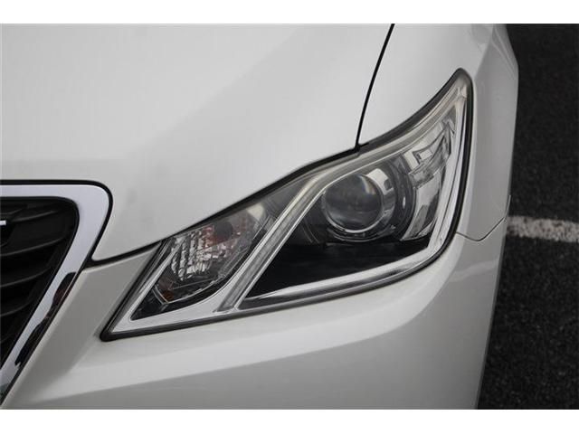 CROWN sedan hybrid