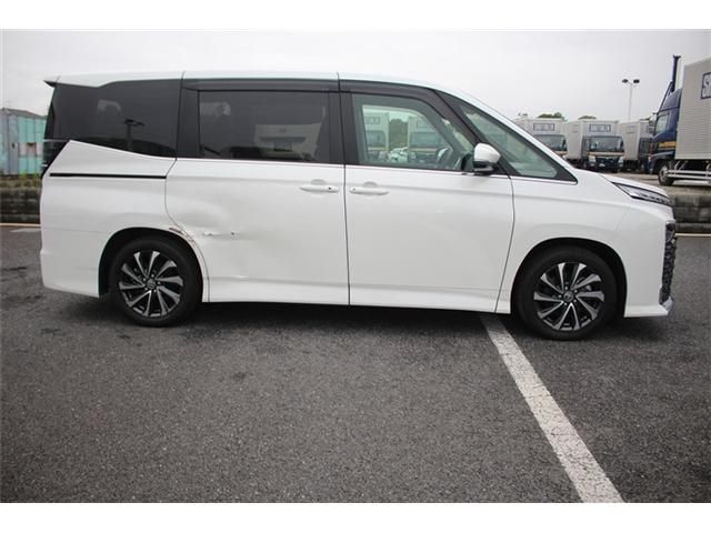 VOXY HYBRID