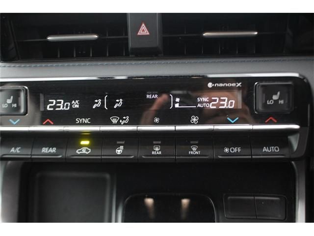 VOXY HYBRID